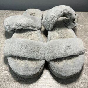 koolaburra by ugg Fuzzy sandal/slippers - 10